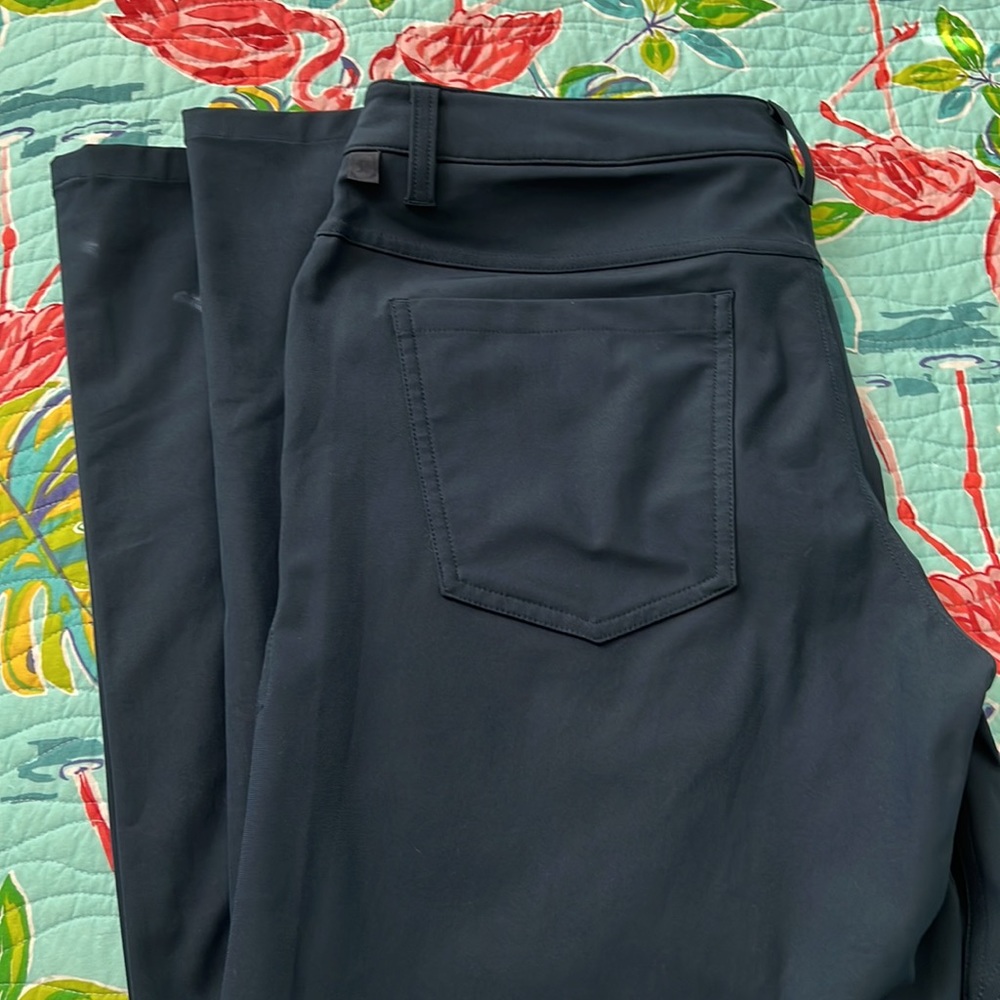 Lululemon men’s pants 33 waist 32 length navy blue classic
